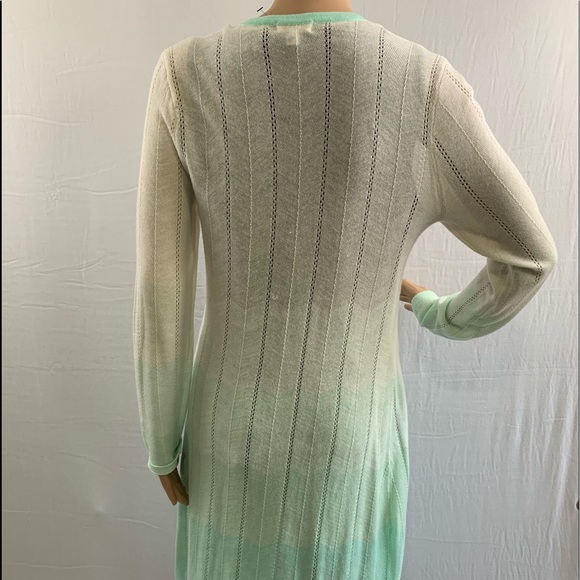 Cardigan sweater like new. Size m - Picture 2 of 9